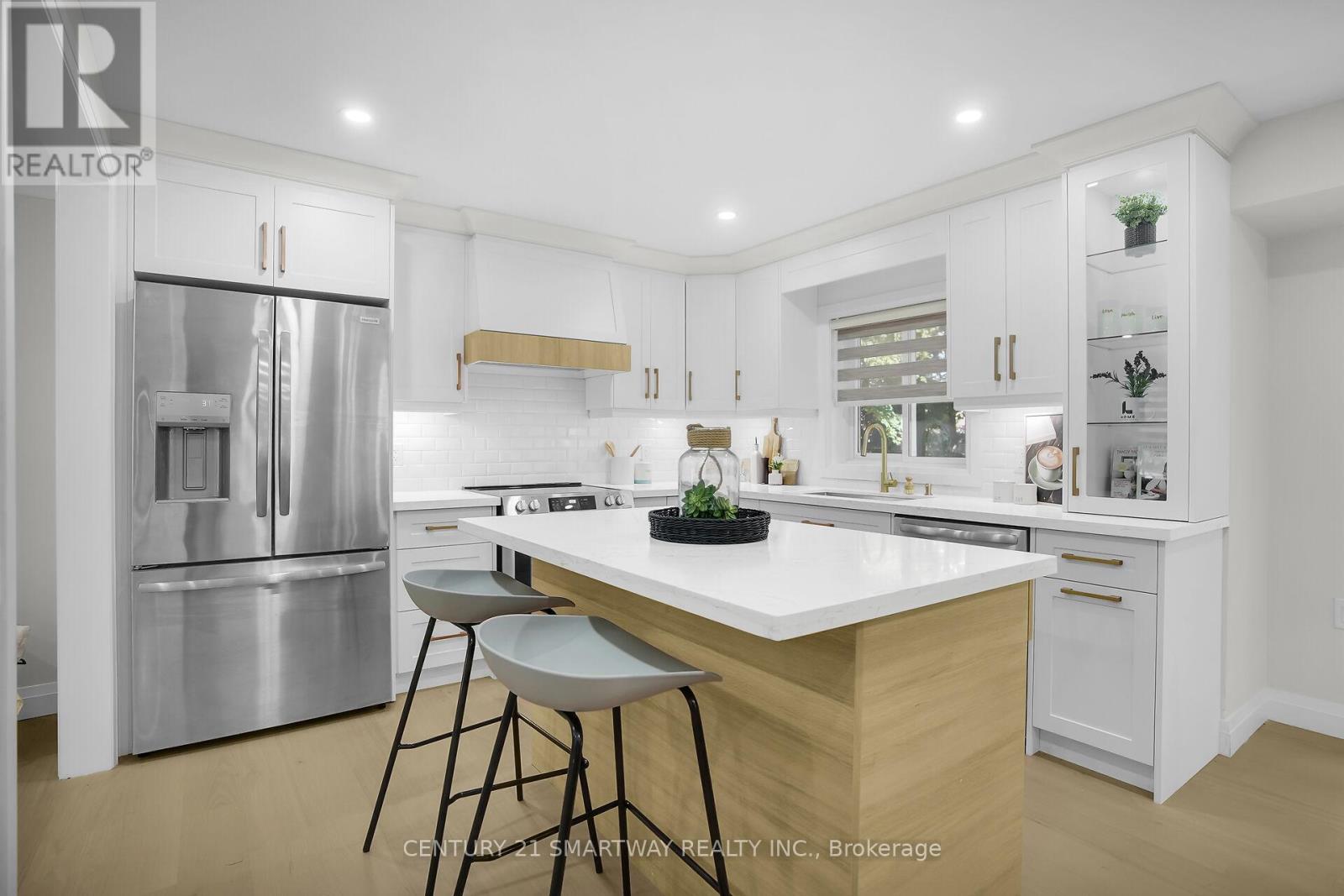 Photo 15 of 45 for 633 Donegal Drive