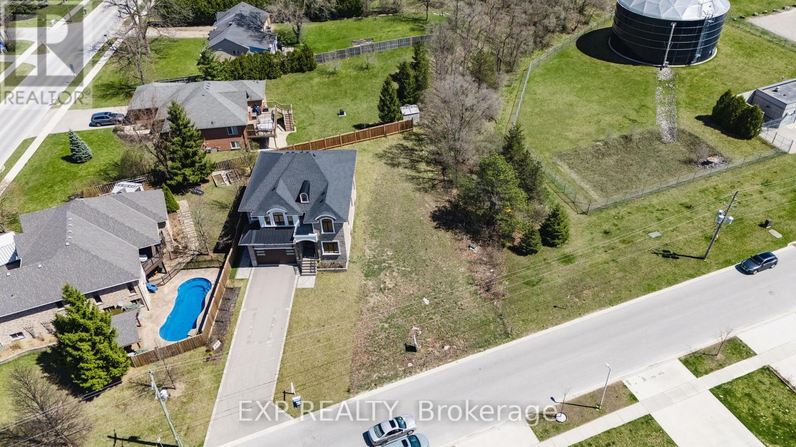 187 Queen Street, Middlesex Centre, Ontario  N0L 1R0 - Photo 1 - X12443453