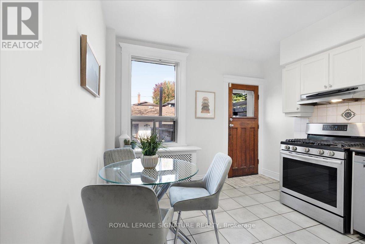 42 Manchester Avenue, Toronto, Ontario  M6G 1V3 - Photo 13 - W12422602