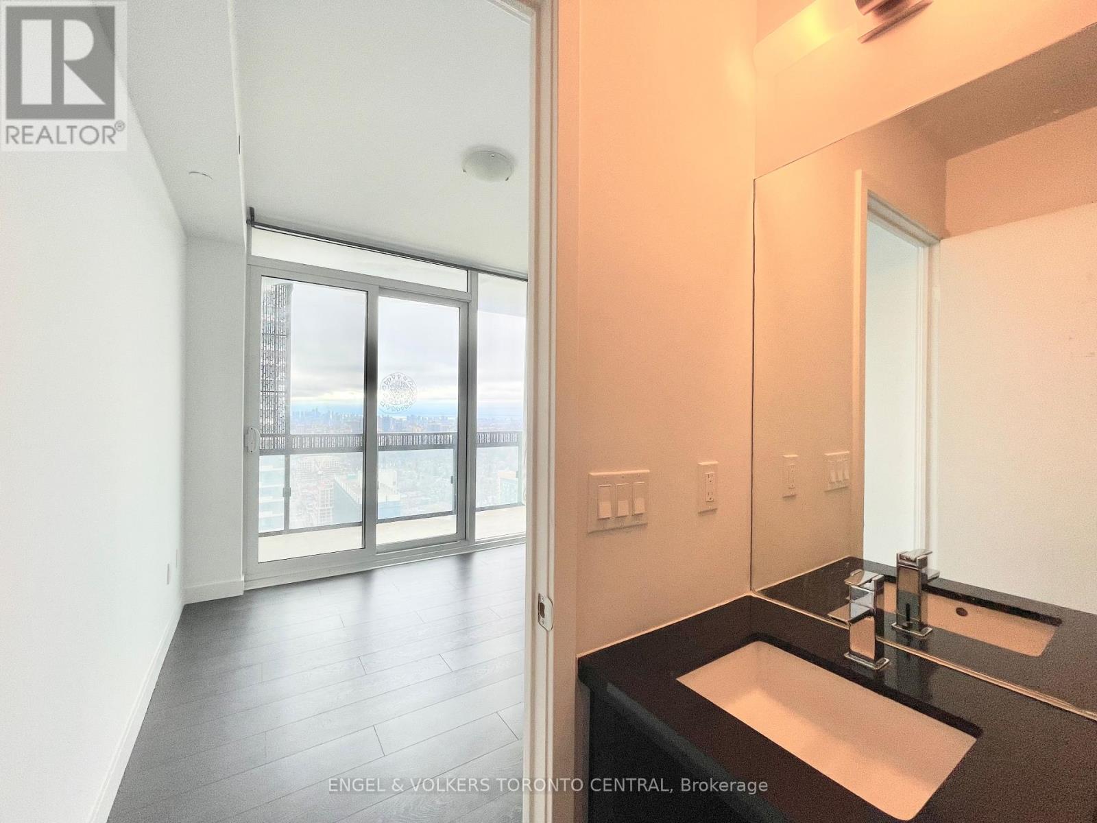 3002 - 8 Eglinton Avenue E, Toronto (Mount Pleasant West), Ontario  M4P 1A6 - Photo 10 - C12443307