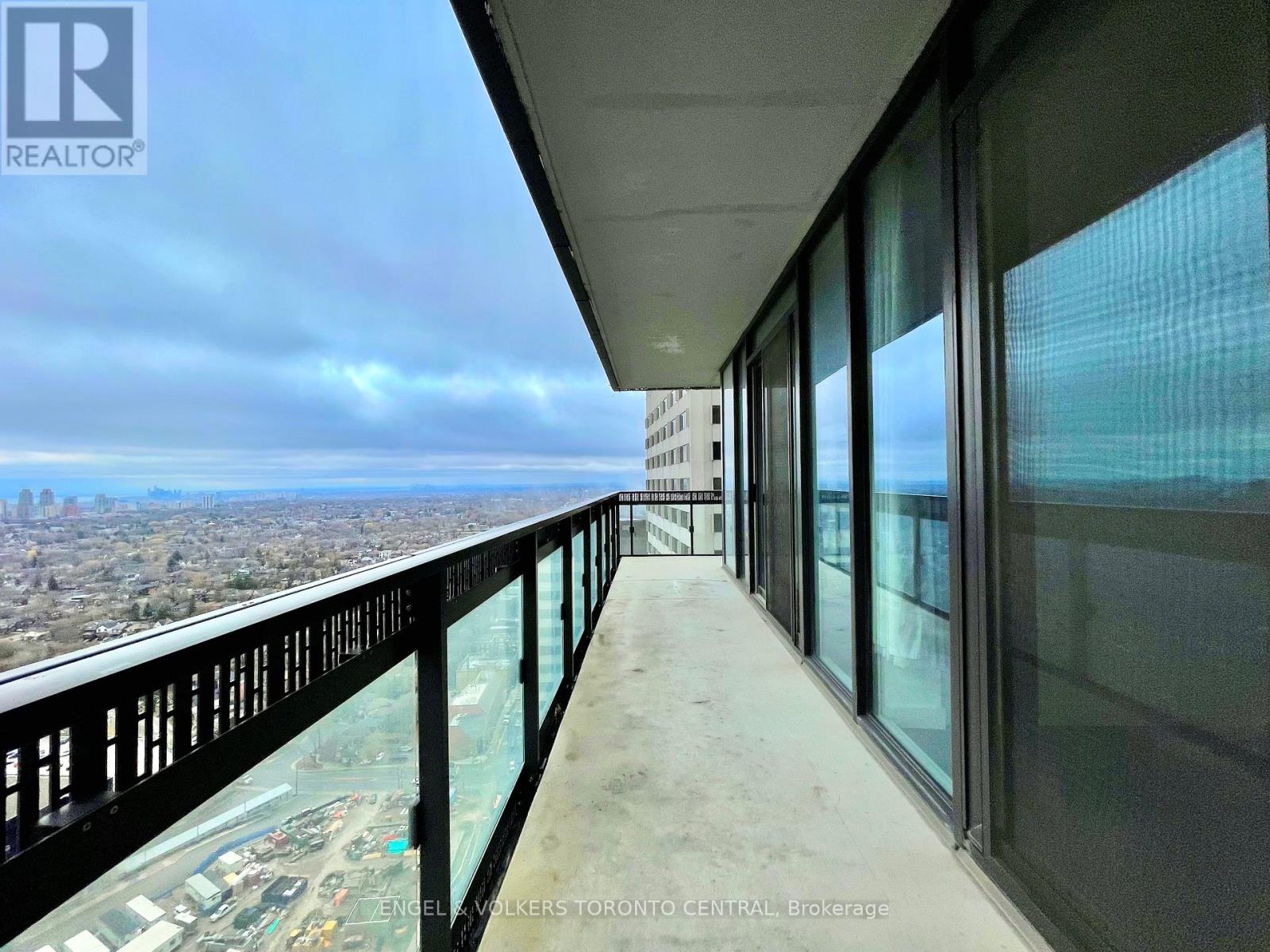3002 - 8 Eglinton Avenue E, Toronto (Mount Pleasant West), Ontario  M4P 1A6 - Photo 17 - C12443307
