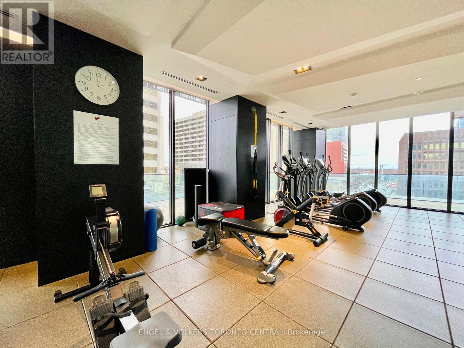 3002 - 8 Eglinton Avenue E, Toronto (Mount Pleasant West), Ontario  M4P 1A6 - Photo 18 - C12443307