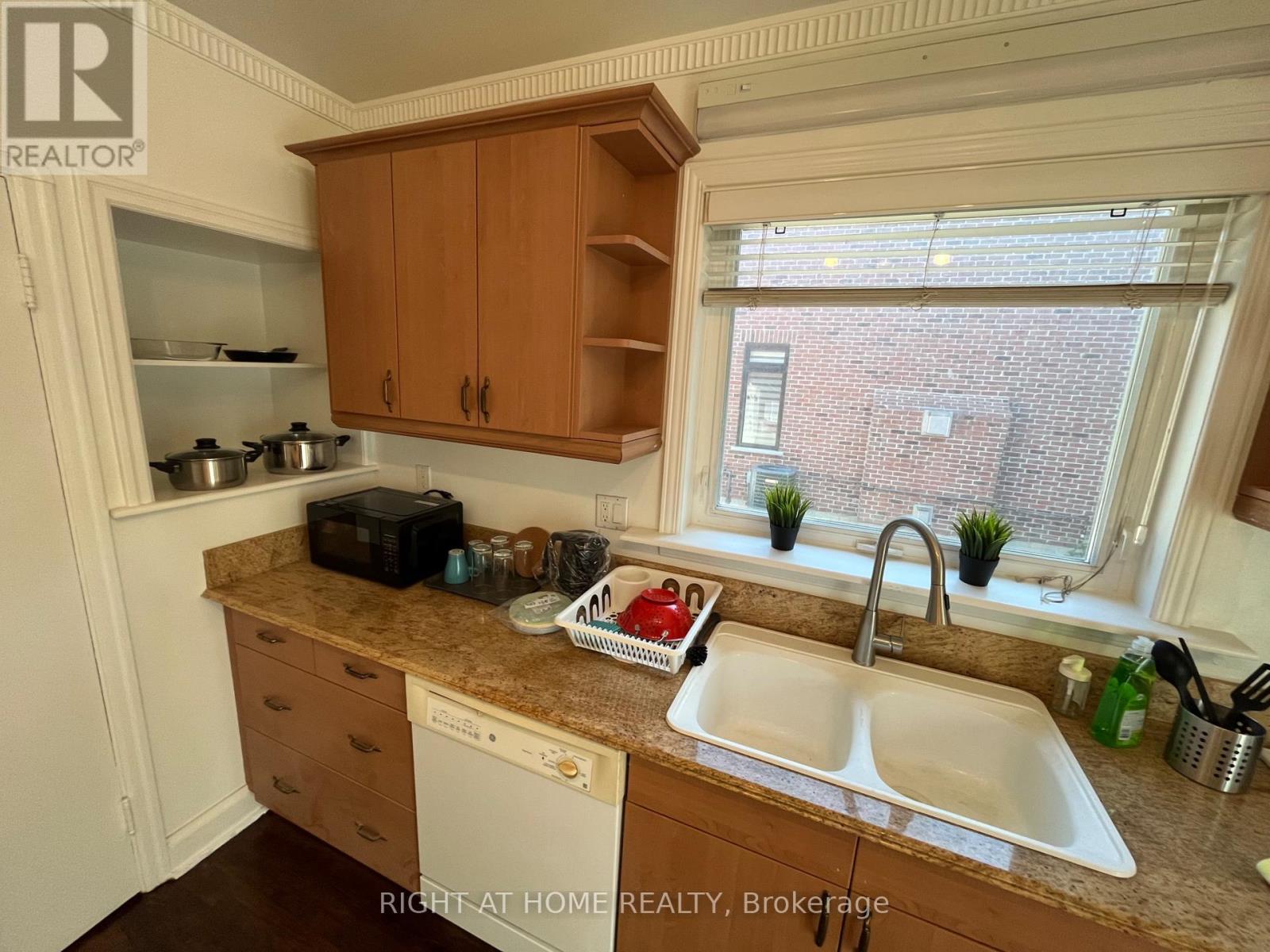 547 Douglas Avenue, Toronto, Ontario  M5M 1H7 - Photo 11 - C12443308