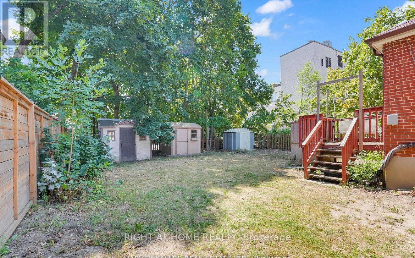 547 Douglas Avenue, Toronto, Ontario  M5M 1H7 - Photo 2 - C12443308