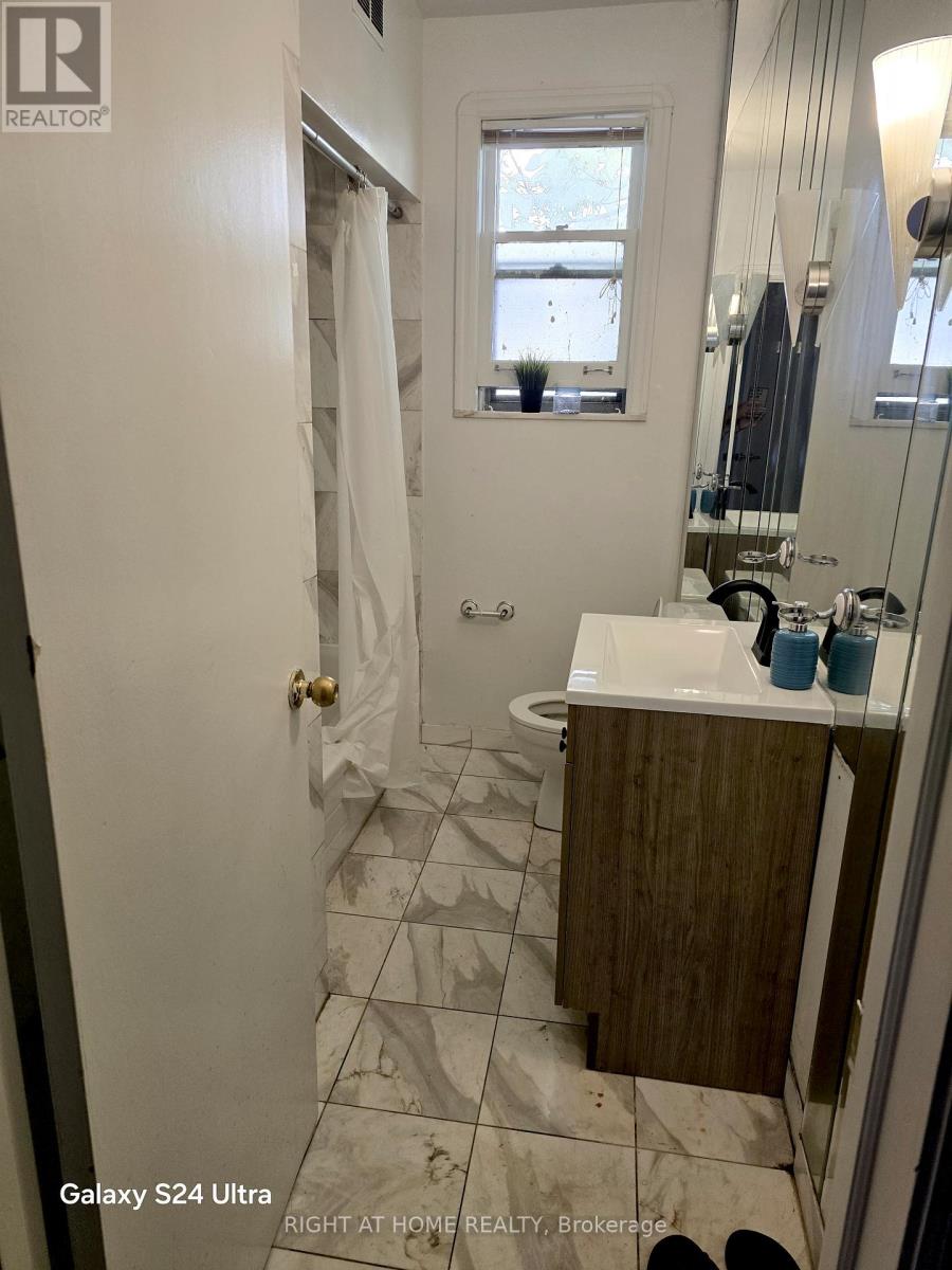 547 Douglas Avenue, Toronto, Ontario  M5M 1H7 - Photo 6 - C12443308