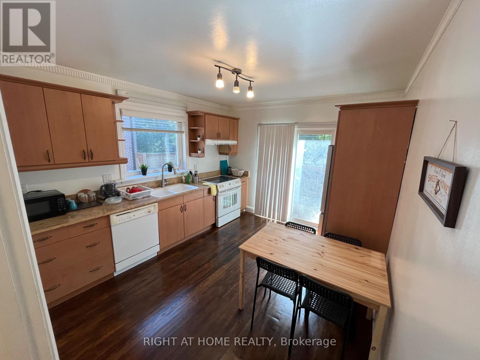 547 Douglas Avenue, Toronto, Ontario  M5M 1H7 - Photo 7 - C12443308