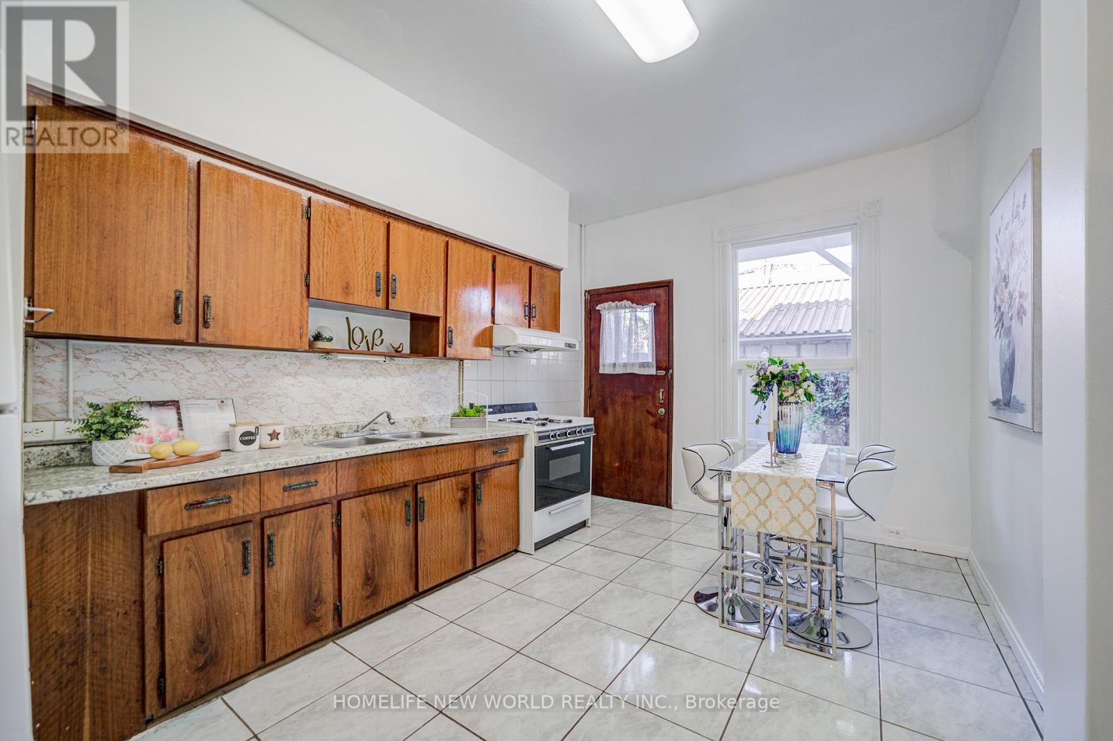 726 Adelaide Street W, Toronto (Niagara), Ontario  M6J 1B1 - Photo 11 - C12443354