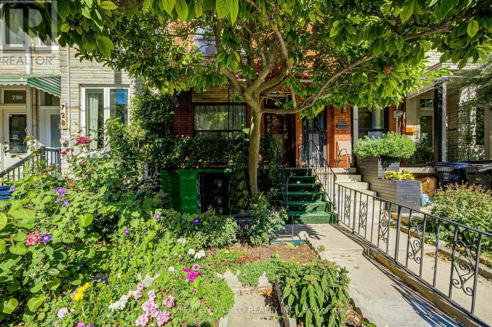 726 Adelaide Street W, Toronto (Niagara), Ontario  M6J 1B1 - Photo 2 - C12443354