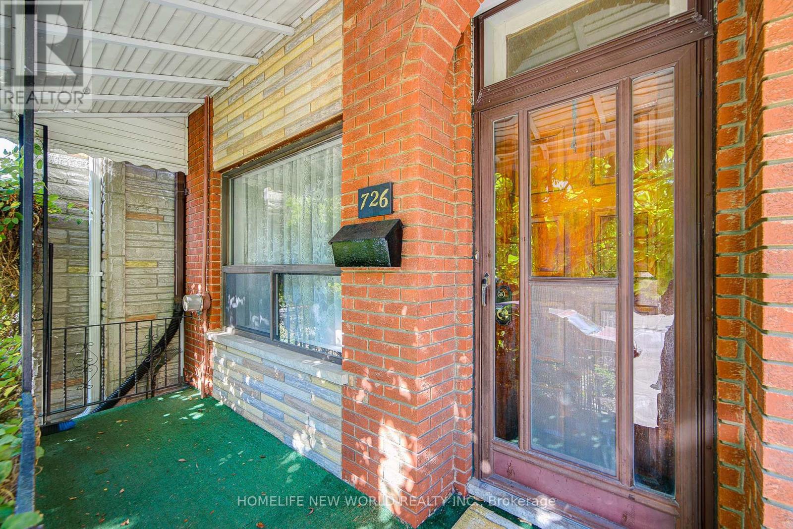 726 Adelaide Street W, Toronto (Niagara), Ontario  M6J 1B1 - Photo 3 - C12443354