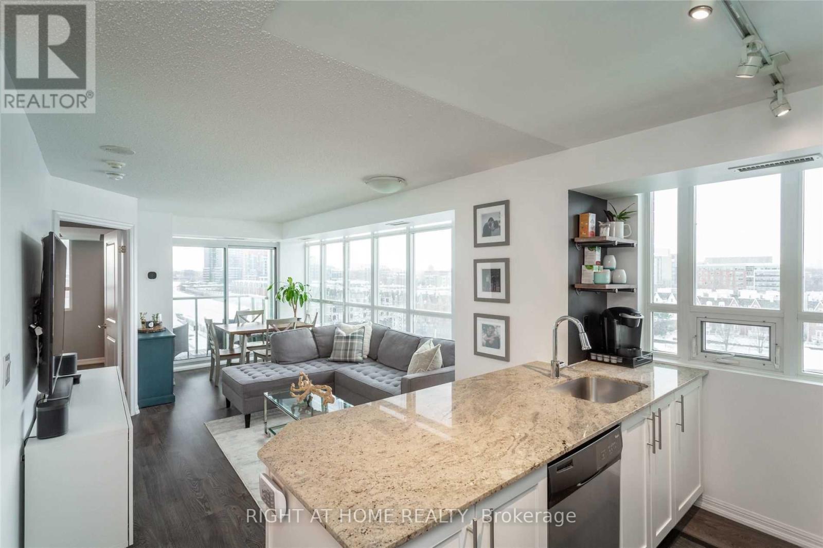 715 - 125 WESTERN BATTERY ROAD, Toronto, Ontario