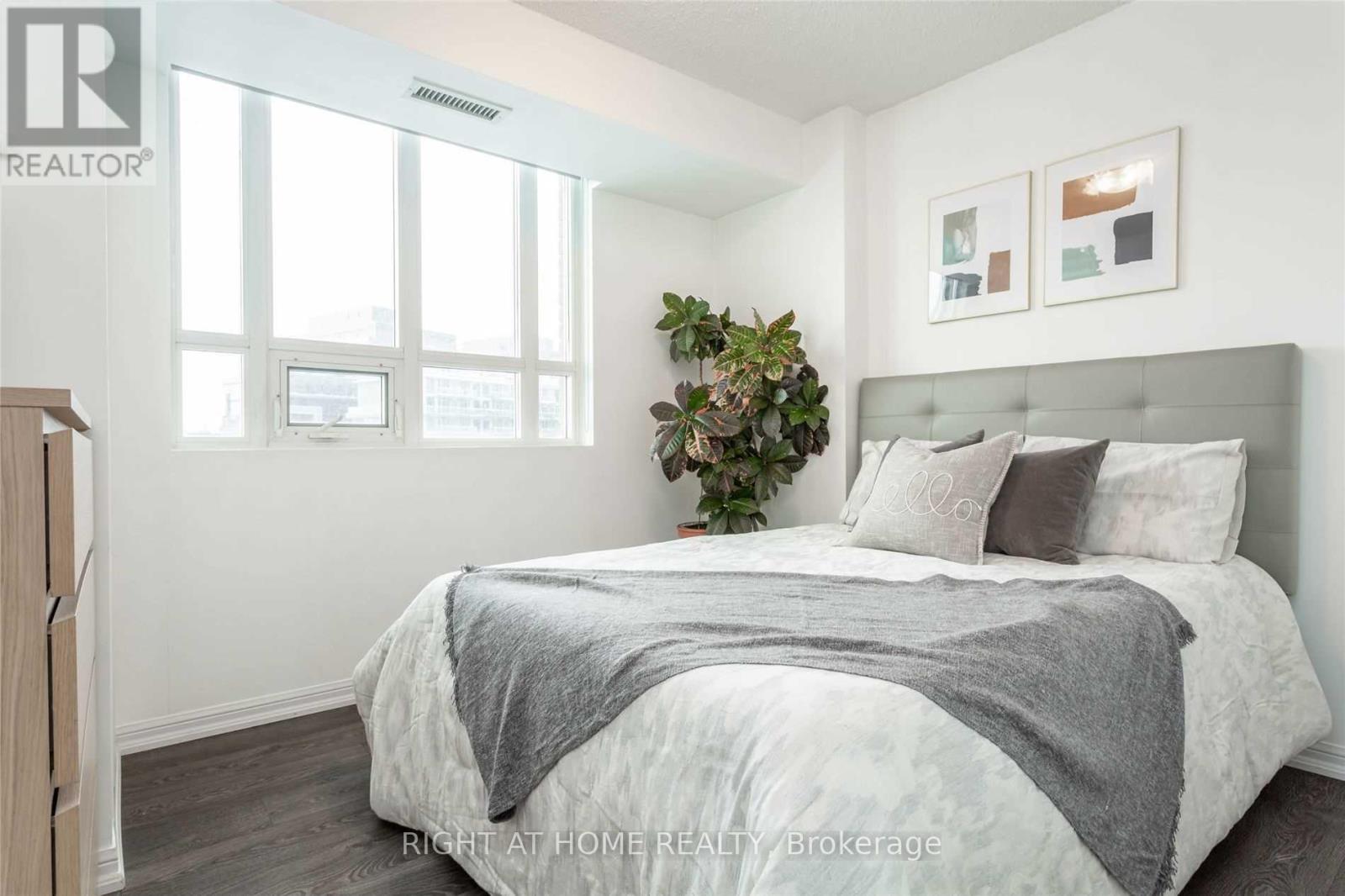 715 - 125 Western Battery Road, Toronto, Ontario  M6K 3R8 - Photo 5 - C12443371