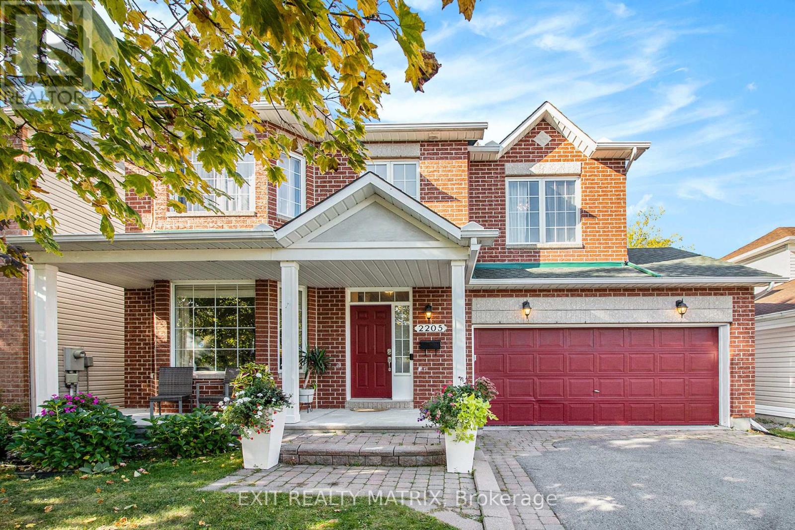 2205 Blue Willow Crescent, Ottawa, Ontario  K1W 1K6 - Photo 2 - X12443410