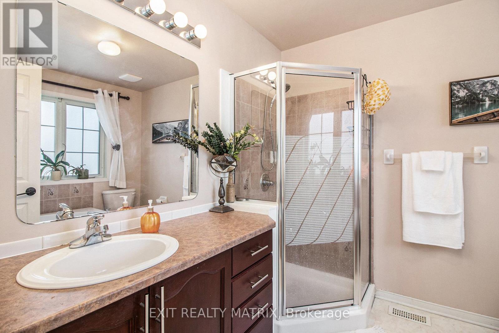 2205 Blue Willow Crescent, Ottawa, Ontario  K1W 1K6 - Photo 33 - X12443410