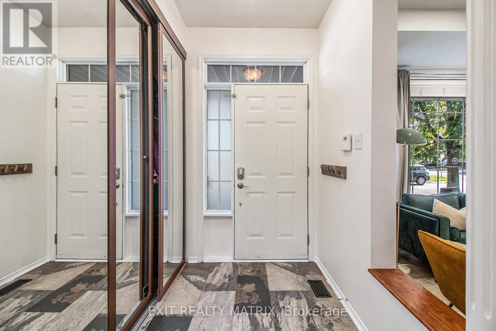 2205 Blue Willow Crescent, Ottawa, Ontario  K1W 1K6 - Photo 5 - X12443410
