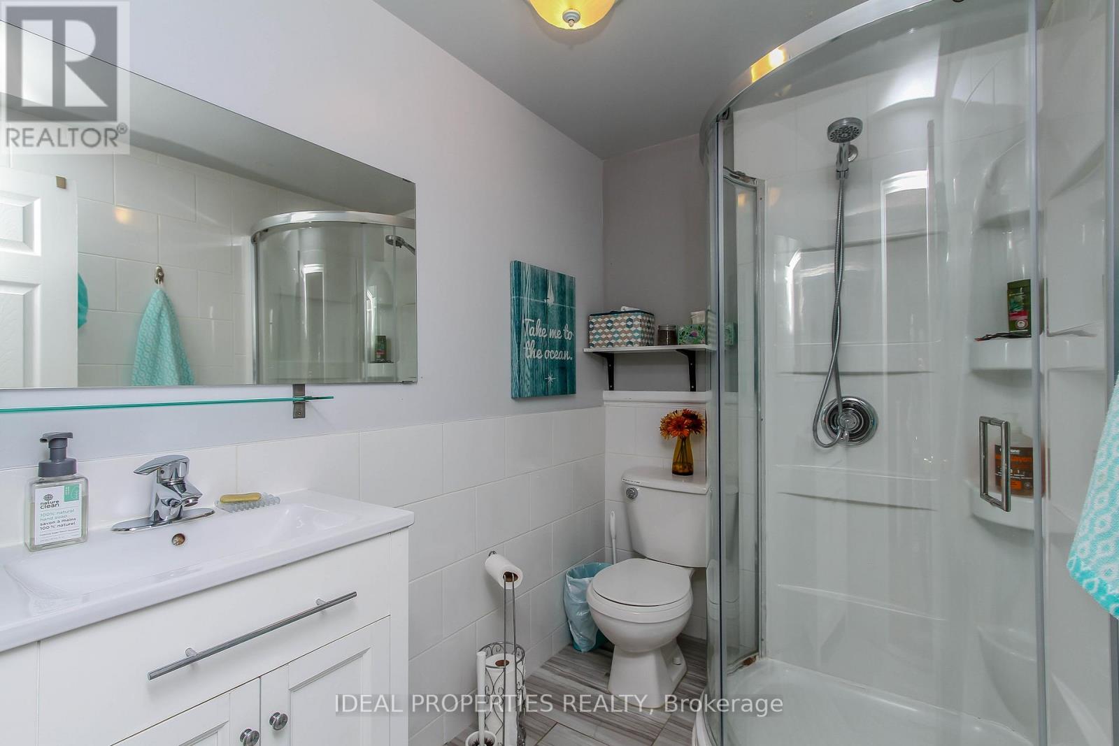 2 - 185 Louisa Street, Ottawa, Ontario  K1R 6Y9 - Photo 10 - X12443458