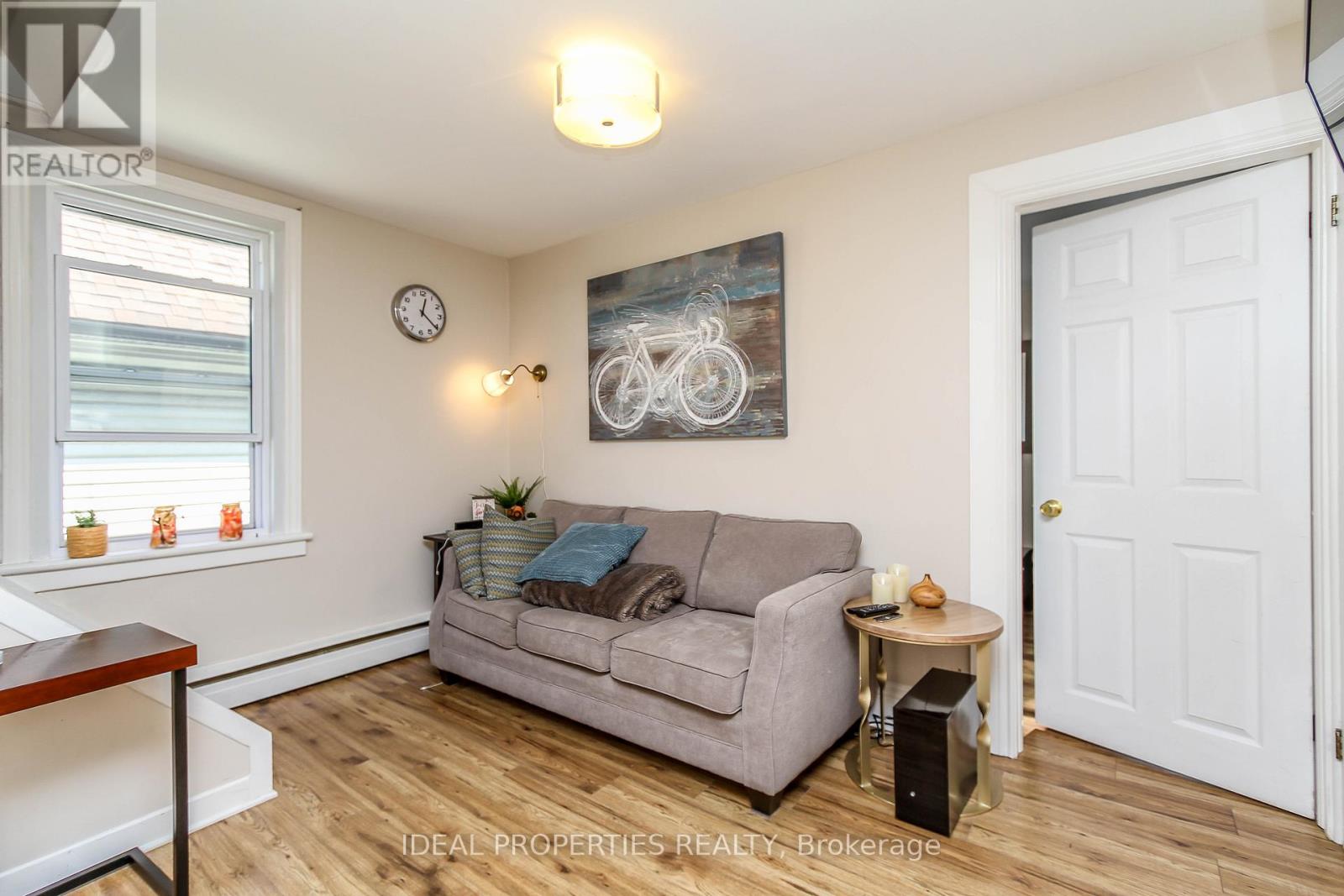 2 - 185 Louisa Street, Ottawa, Ontario  K1R 6Y9 - Photo 3 - X12443458