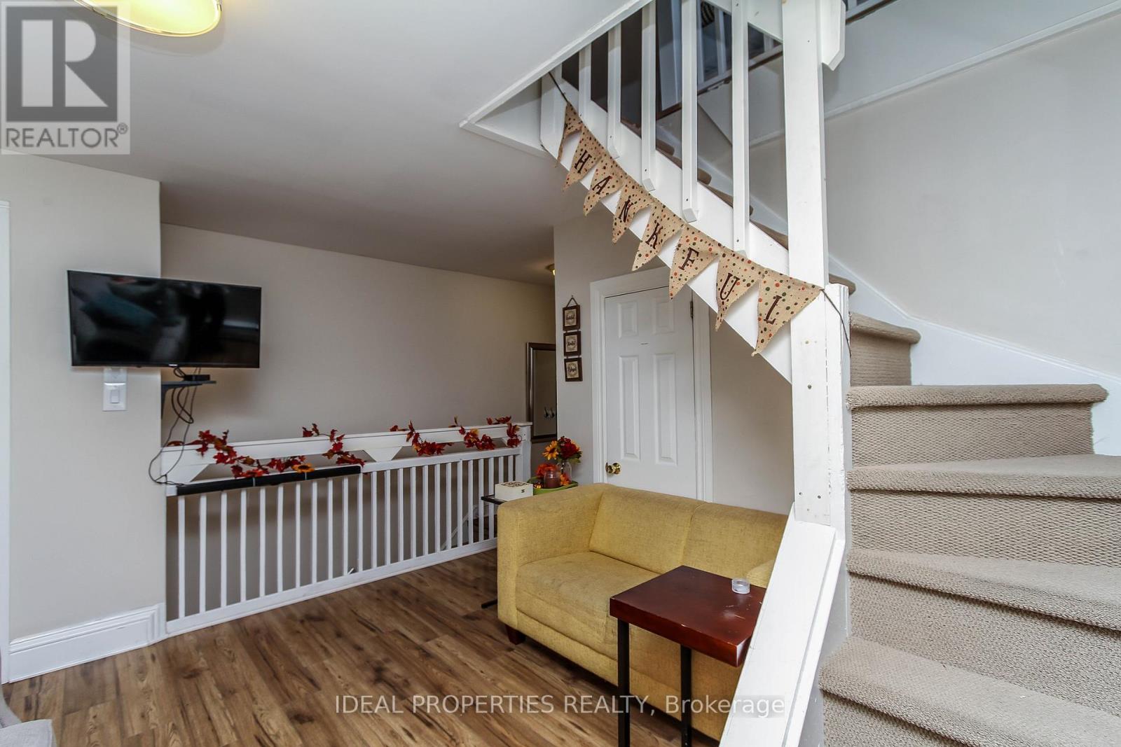 2 - 185 Louisa Street, Ottawa, Ontario  K1R 6Y9 - Photo 5 - X12443458