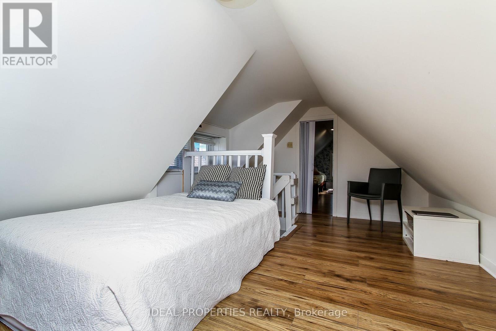 2 - 185 Louisa Street, Ottawa, Ontario  K1R 6Y9 - Photo 6 - X12443458