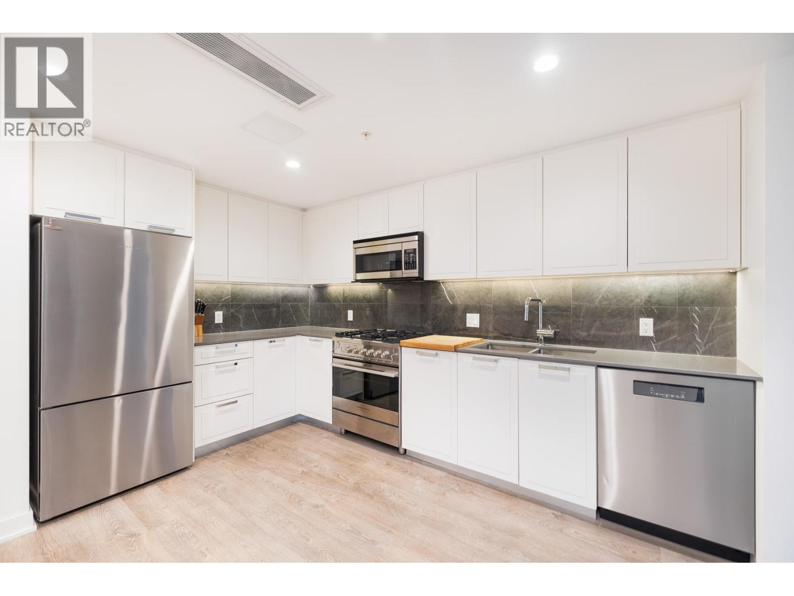 502 1401 Hunter Street, North Vancouver, British Columbia  V7J 0E2 - Photo 4 - R3055048