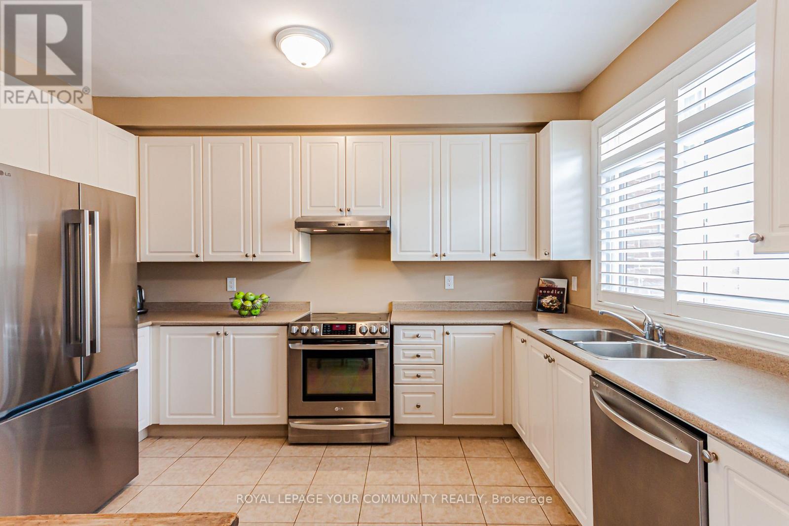 37 Gadani Drive, Markham, Ontario  L6E 0R2 - Photo 9 - N12443216