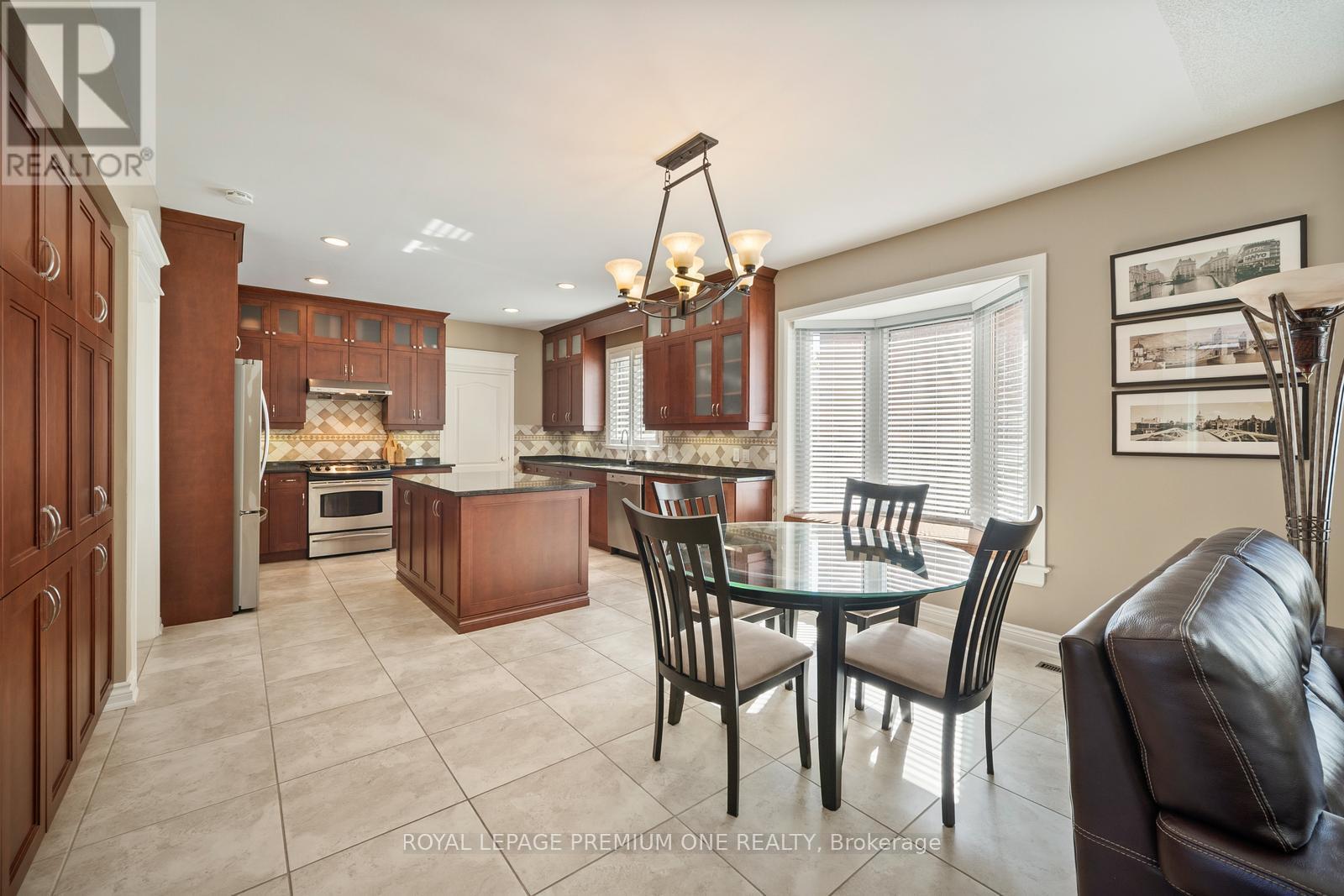 536 Village Parkway, Markham (Unionville), Ontario  L3R 9N5 - Photo 12 - N12443262