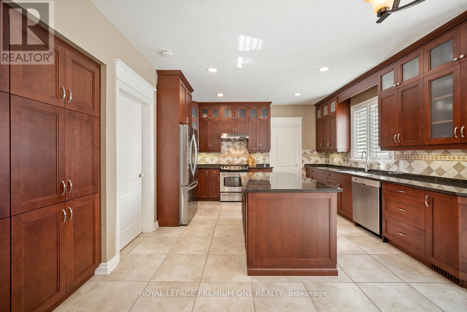 536 Village Parkway, Markham (Unionville), Ontario  L3R 9N5 - Photo 15 - N12443262
