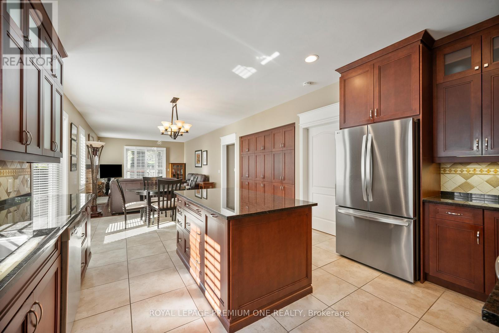 536 Village Parkway, Markham (Unionville), Ontario  L3R 9N5 - Photo 9 - N12443262