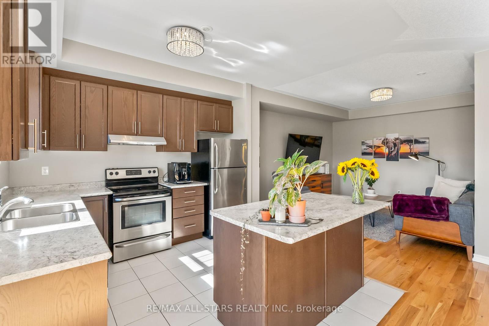 243 Boadway Crescent, Whitchurch-Stouffville, Ontario  L4A 1Y4 - Photo 13 - N12443306