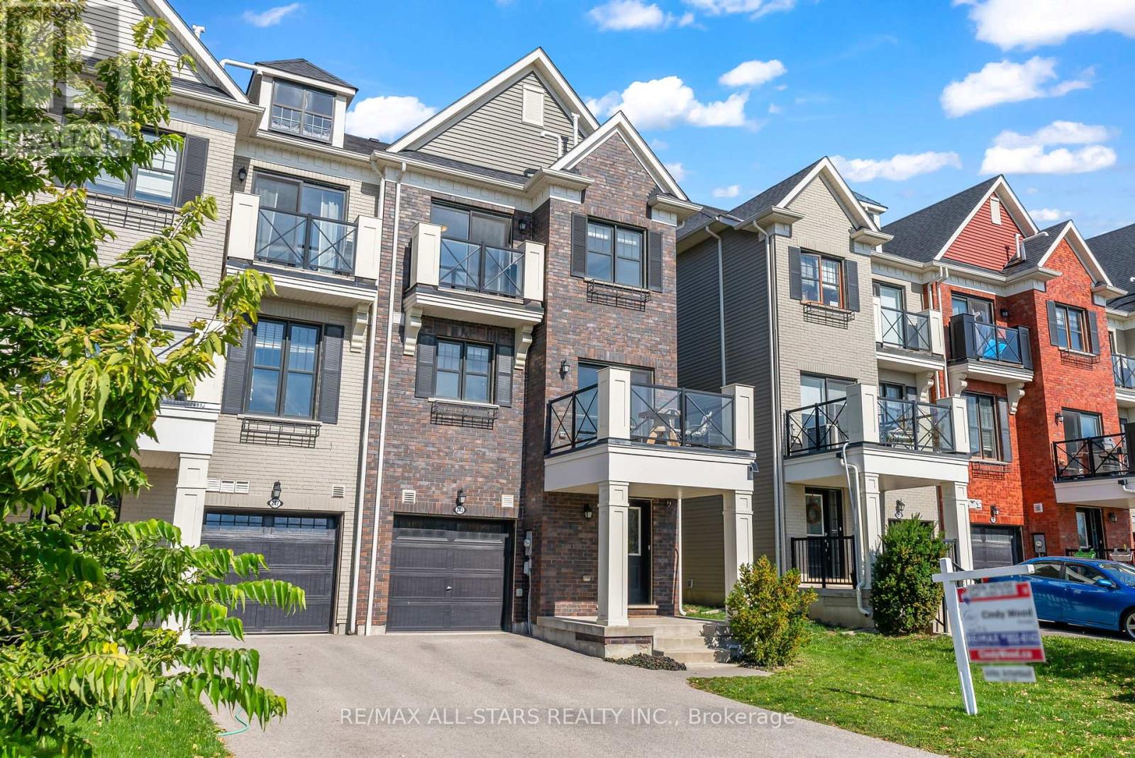 243 Boadway Crescent, Whitchurch-Stouffville, Ontario  L4A 1Y4 - Photo 2 - N12443306