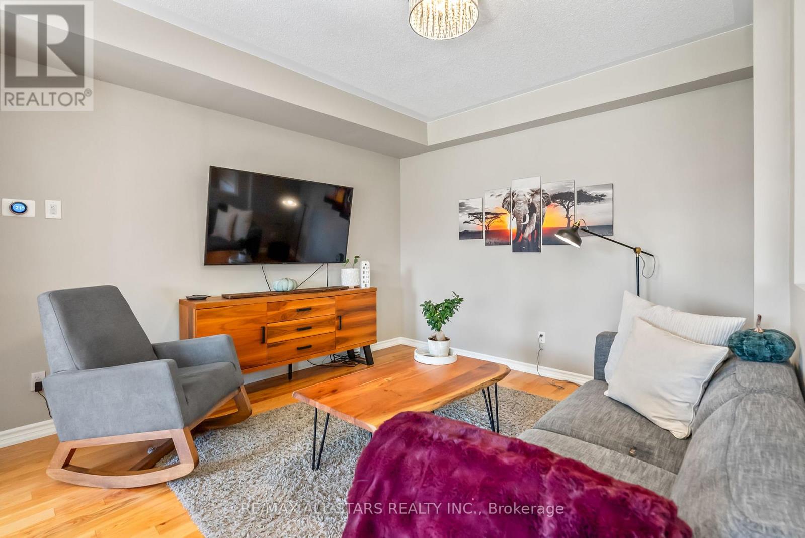 243 Boadway Crescent, Whitchurch-Stouffville, Ontario  L4A 1Y4 - Photo 4 - N12443306