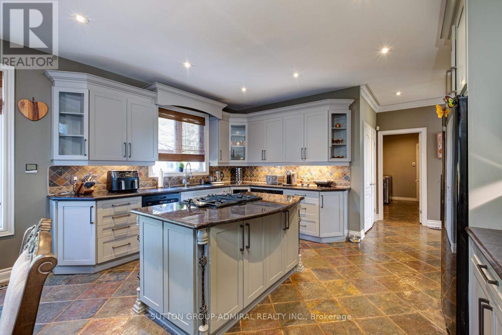 70 Kilkenny Trail, Bradford West Gwillimbury, Ontario  L3Z 3C5 - Photo 10 - N12443349