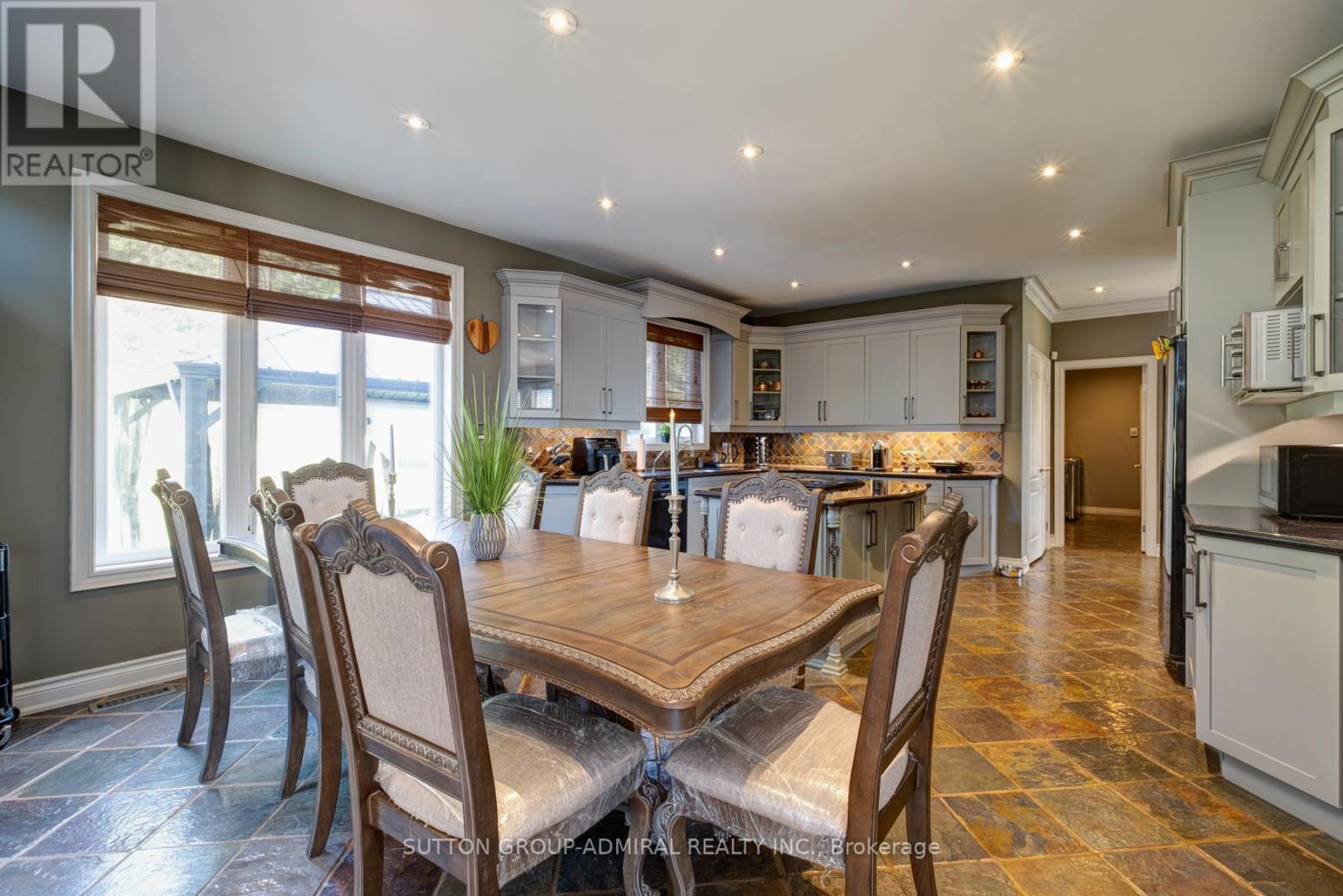70 Kilkenny Trail, Bradford West Gwillimbury, Ontario  L3Z 3C5 - Photo 11 - N12443349