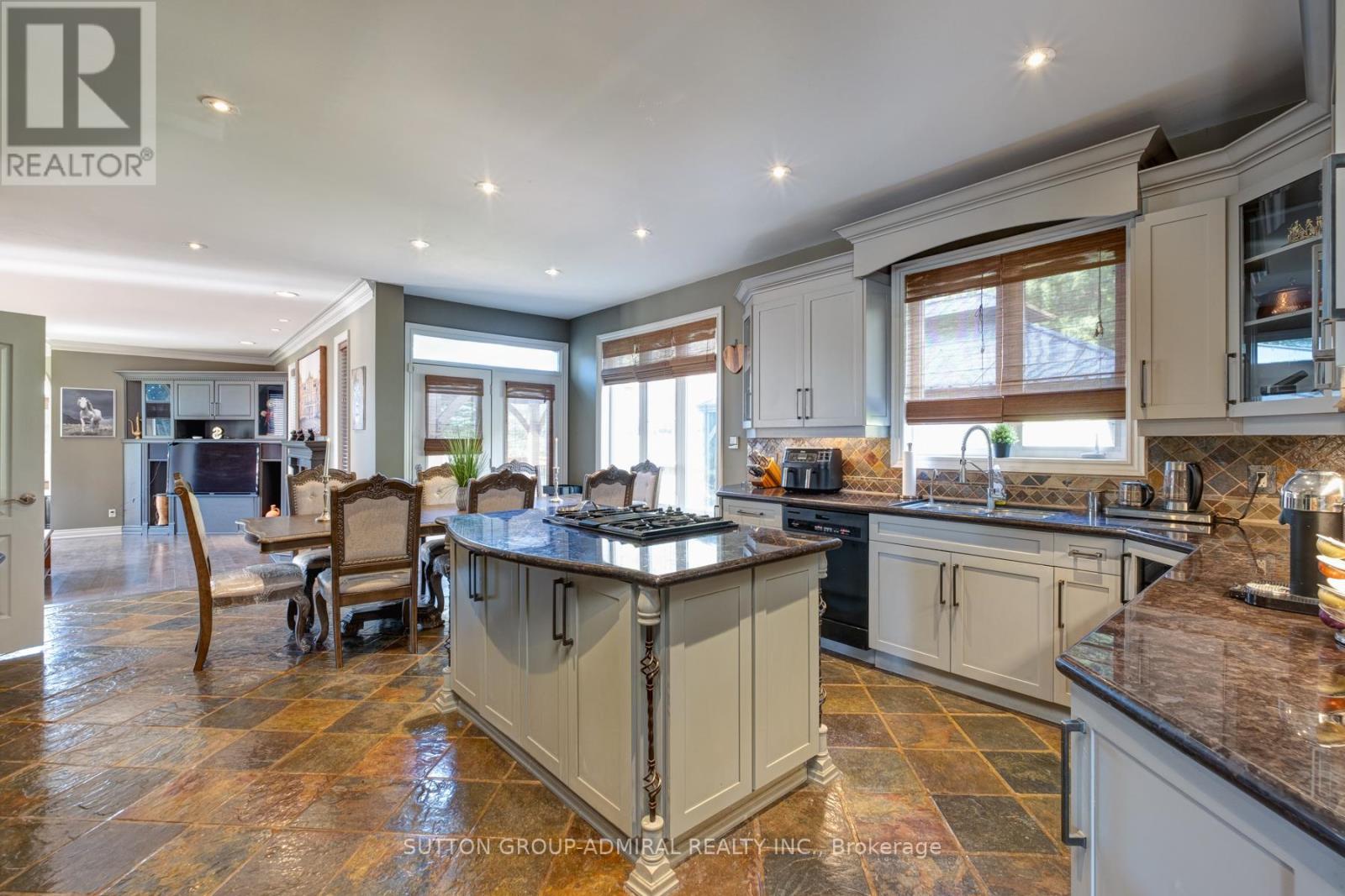 70 Kilkenny Trail, Bradford West Gwillimbury, Ontario  L3Z 3C5 - Photo 9 - N12443349