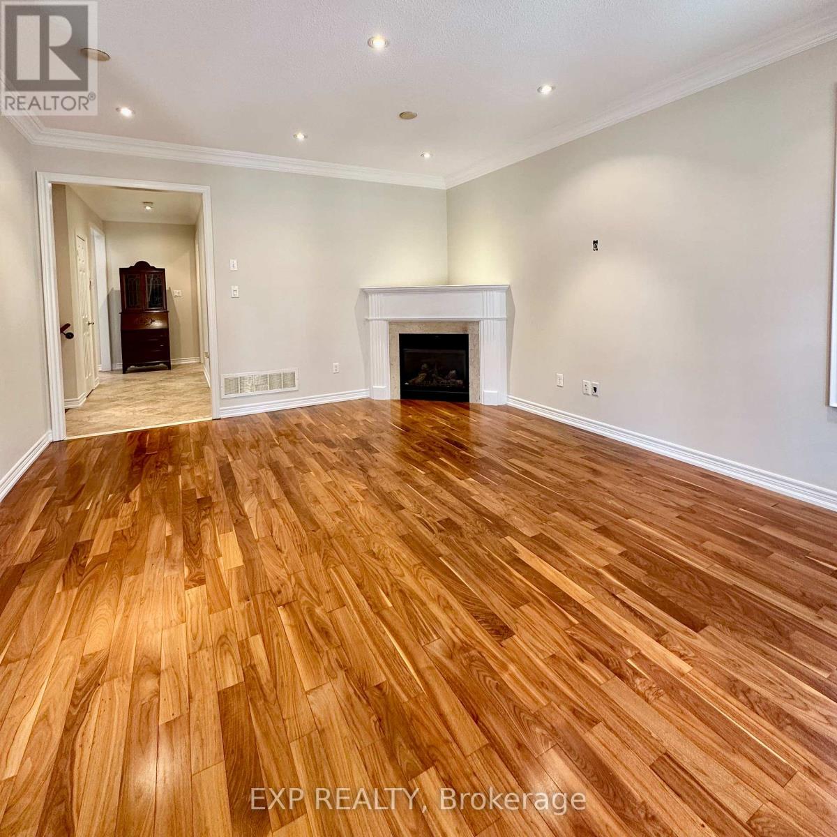 27 Butterwood Lane, Whitchurch-Stouffville (Stouffville), Ontario  L4A 0M7 - Photo 11 - N12443350