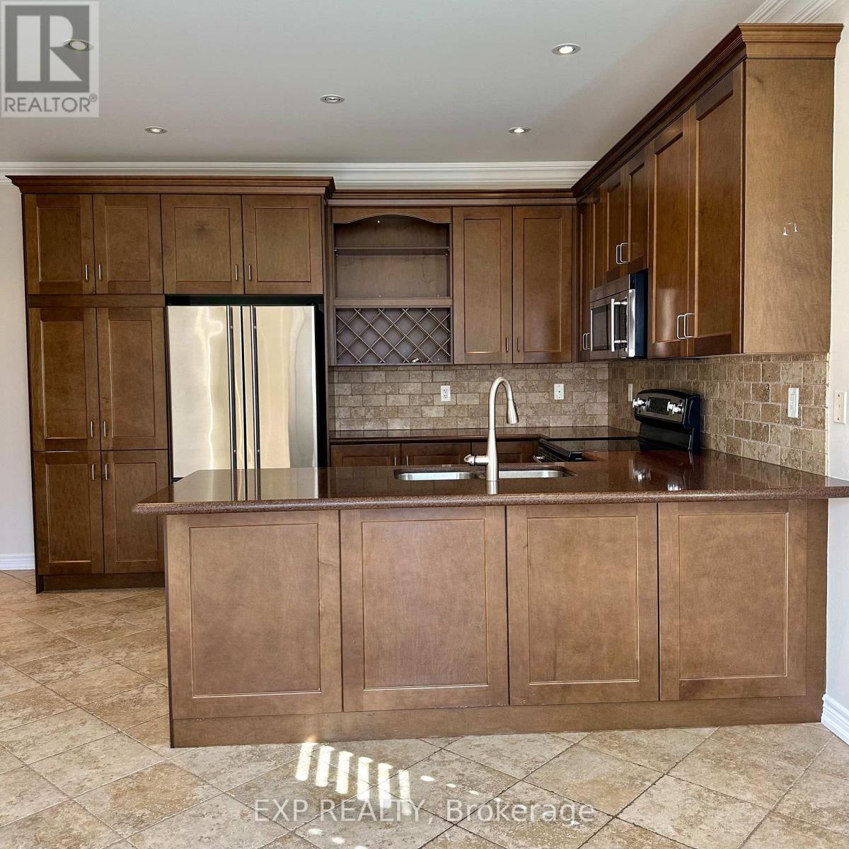 27 Butterwood Lane, Whitchurch-Stouffville (Stouffville), Ontario  L4A 0M7 - Photo 15 - N12443350