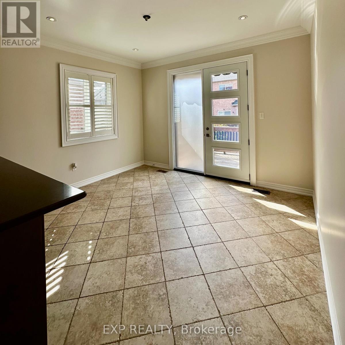 27 Butterwood Lane, Whitchurch-Stouffville (Stouffville), Ontario  L4A 0M7 - Photo 17 - N12443350