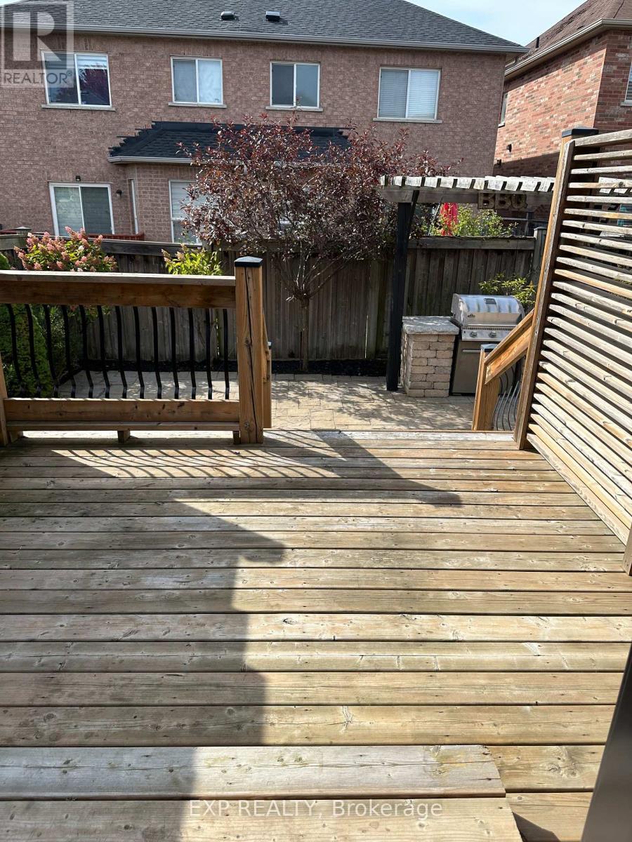27 Butterwood Lane, Whitchurch-Stouffville (Stouffville), Ontario  L4A 0M7 - Photo 18 - N12443350