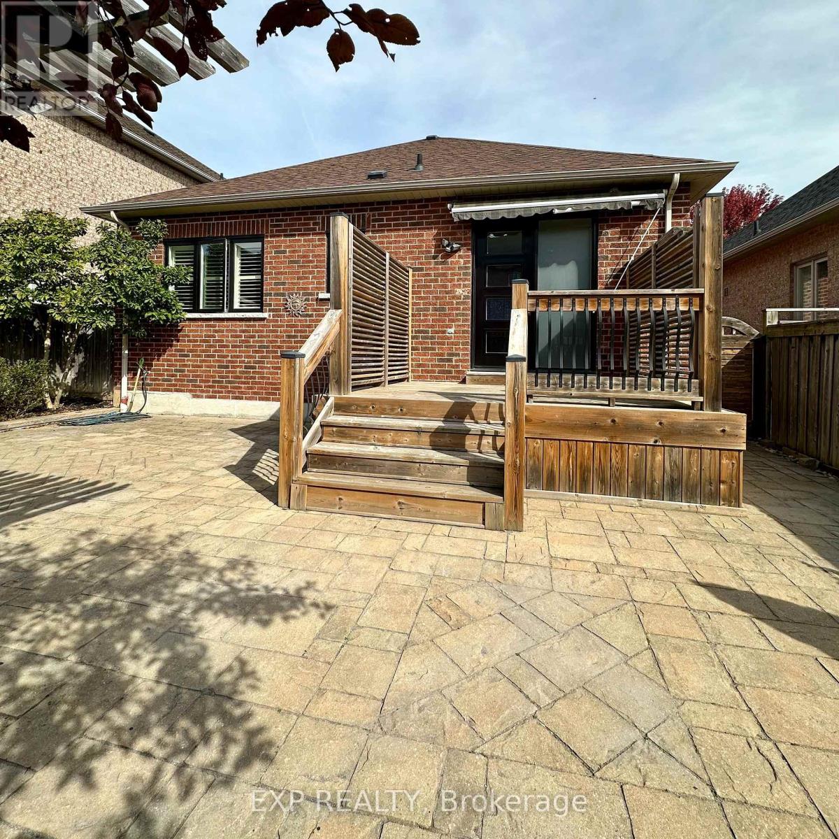 27 Butterwood Lane, Whitchurch-Stouffville (Stouffville), Ontario  L4A 0M7 - Photo 34 - N12443350