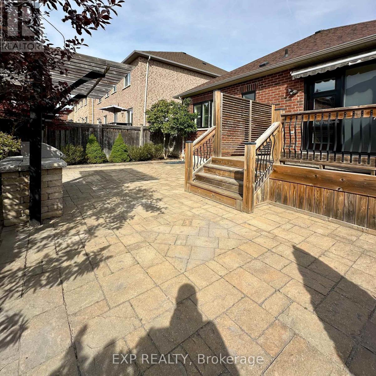 27 Butterwood Lane, Whitchurch-Stouffville (Stouffville), Ontario  L4A 0M7 - Photo 35 - N12443350