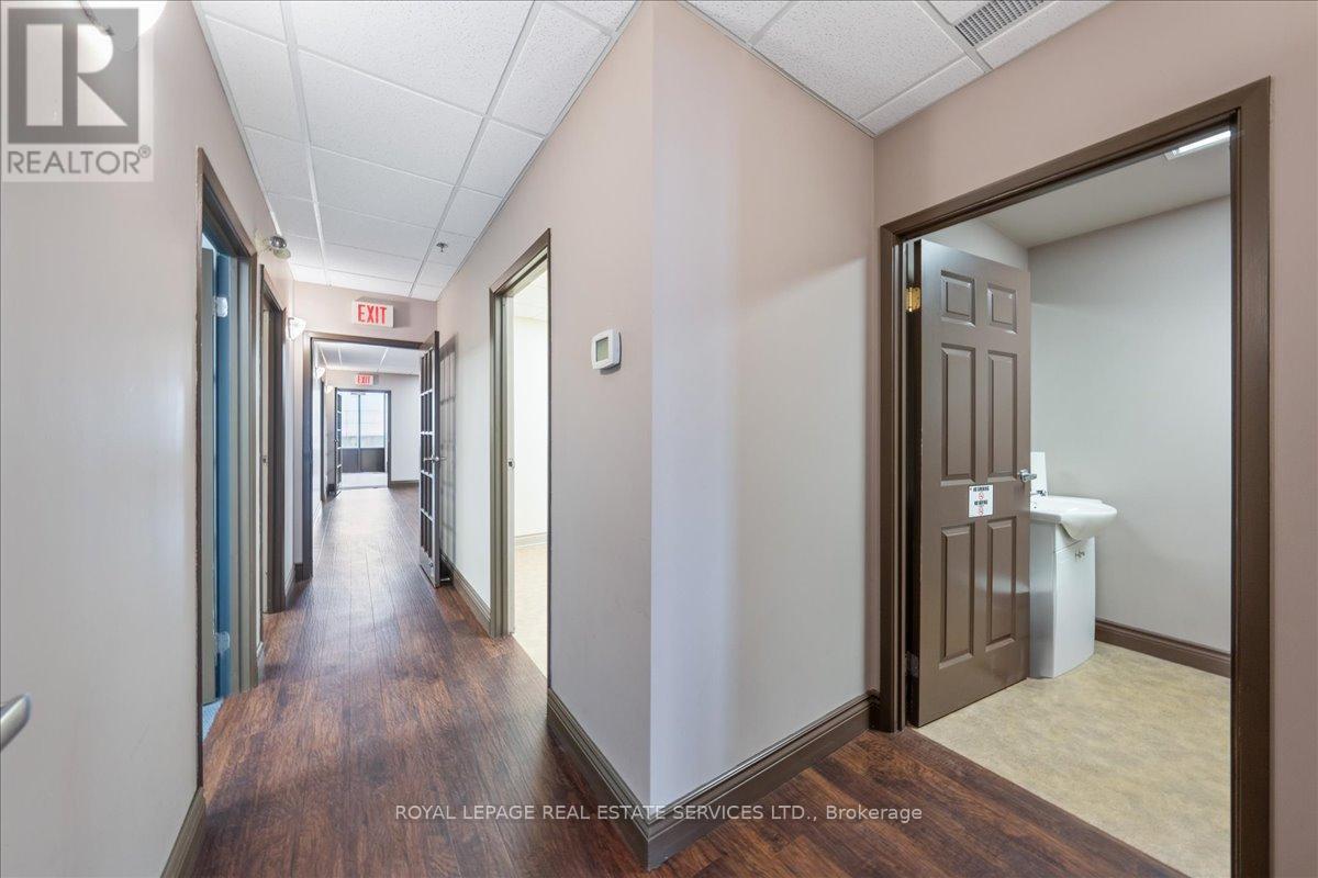 6 - 355 Harry Walker Parkway, Newmarket, Ontario  L3Y 8V6 - Photo 4 - N12443353