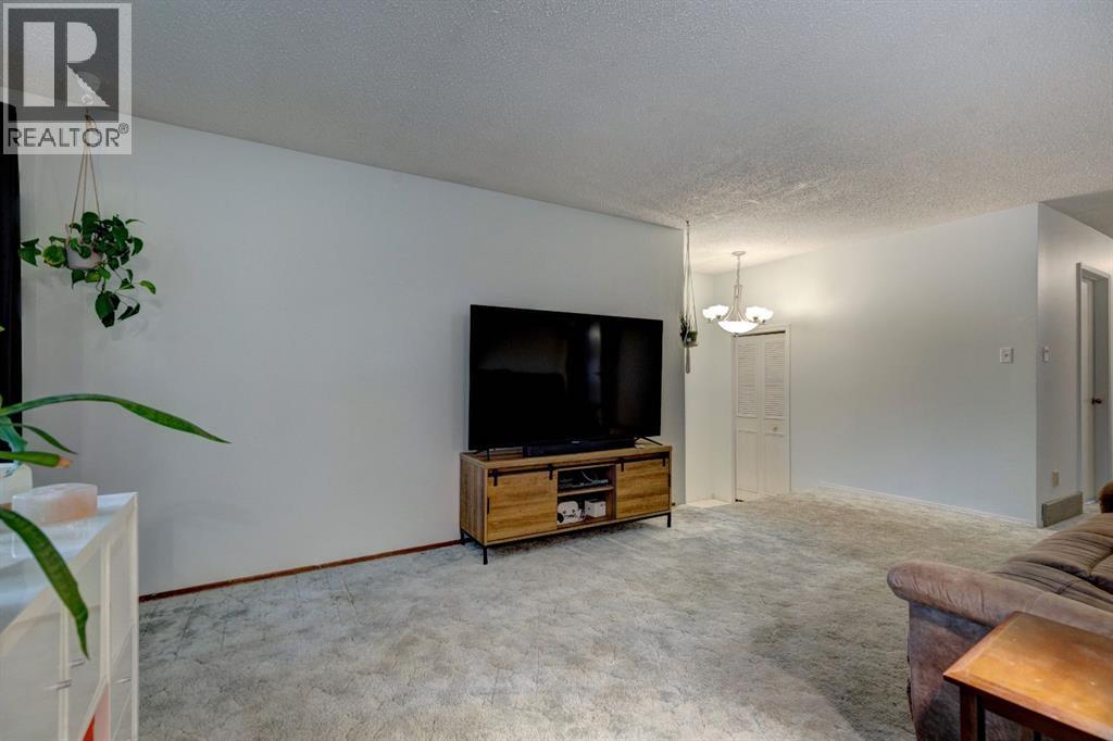 628 Cantrell Drive Sw, Calgary, Alberta  T2W 1W7 - Photo 6 - A2232874