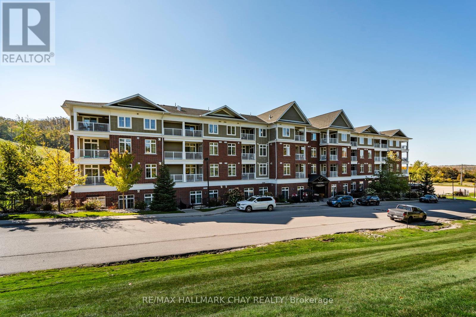 207 - 40 Horseshoe Boulevard, Oro-Medonte (Horseshoe Valley), Ontario  L4M 4Y8 - Photo 2 - S12443230