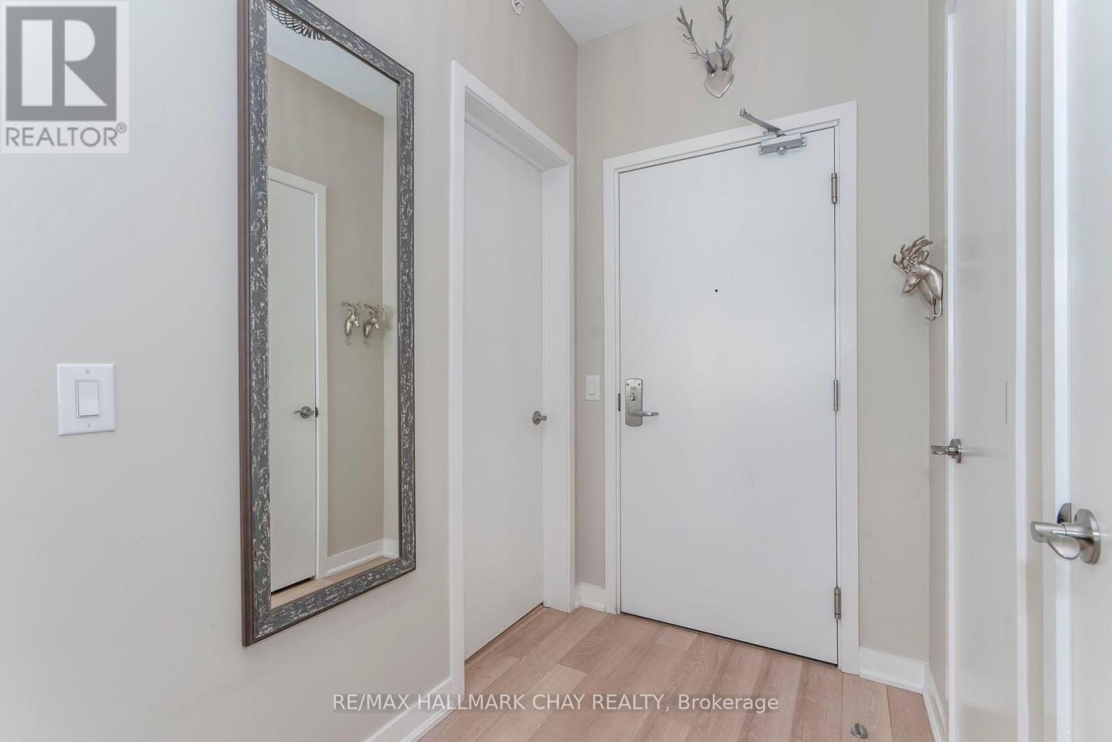 207 - 40 Horseshoe Boulevard, Oro-Medonte (Horseshoe Valley), Ontario  L4M 4Y8 - Photo 4 - S12443230