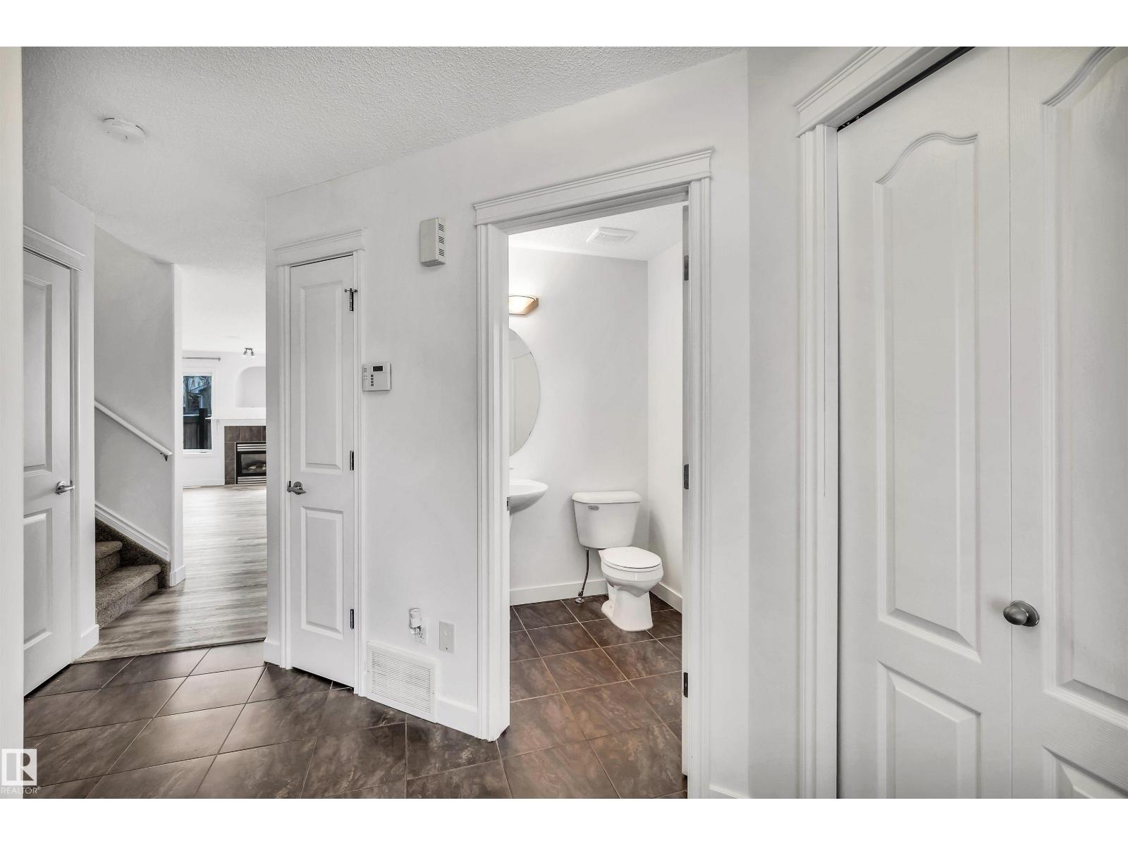 17129 7a Av Sw, Edmonton, Alberta  T6W 0M5 - Photo 3 - E4460680