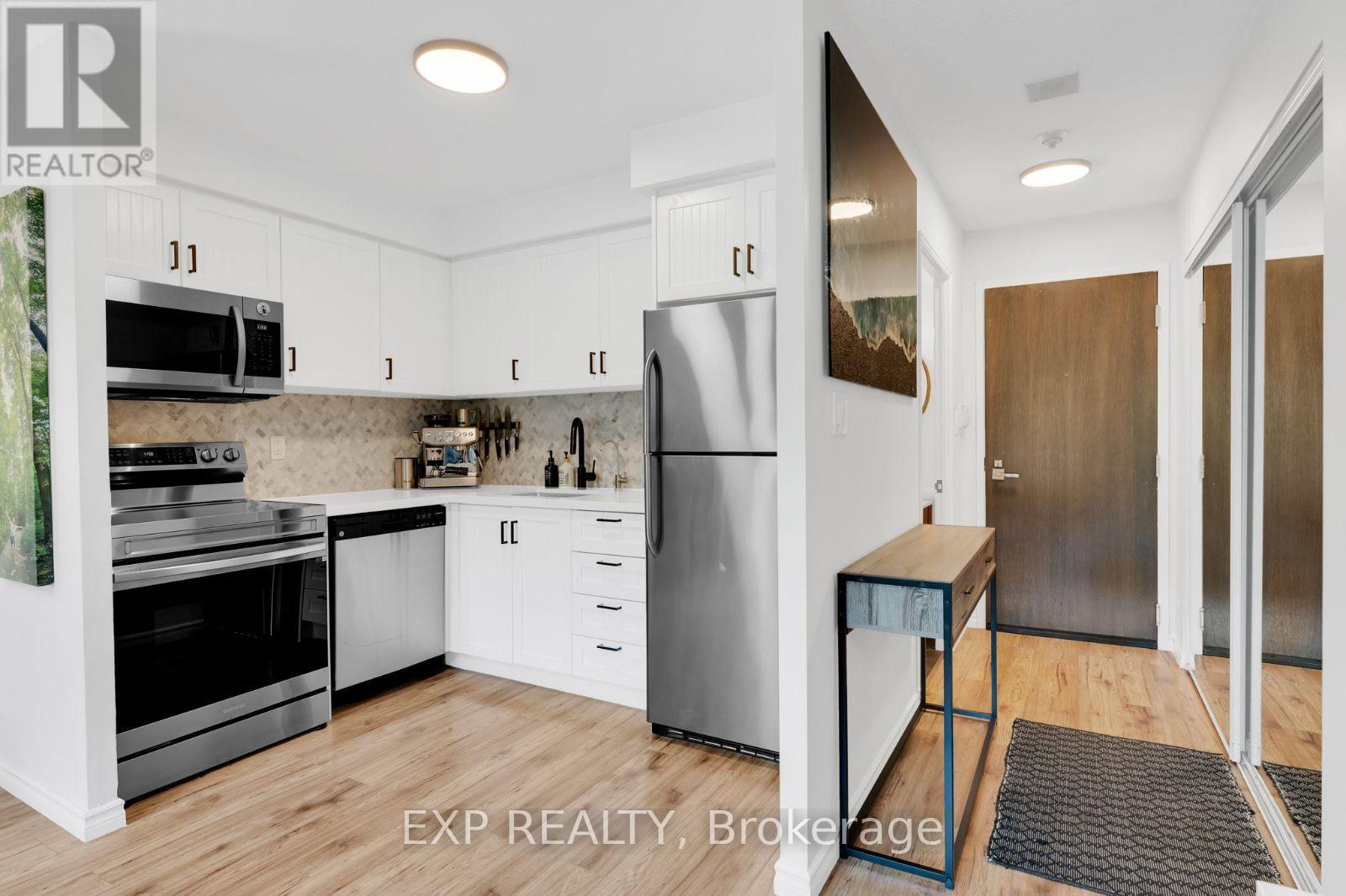 305 - 2269 Lake Shore Boulevard W, Toronto (Mimico), Ontario  M8V 3X6 - Photo 5 - W12443251