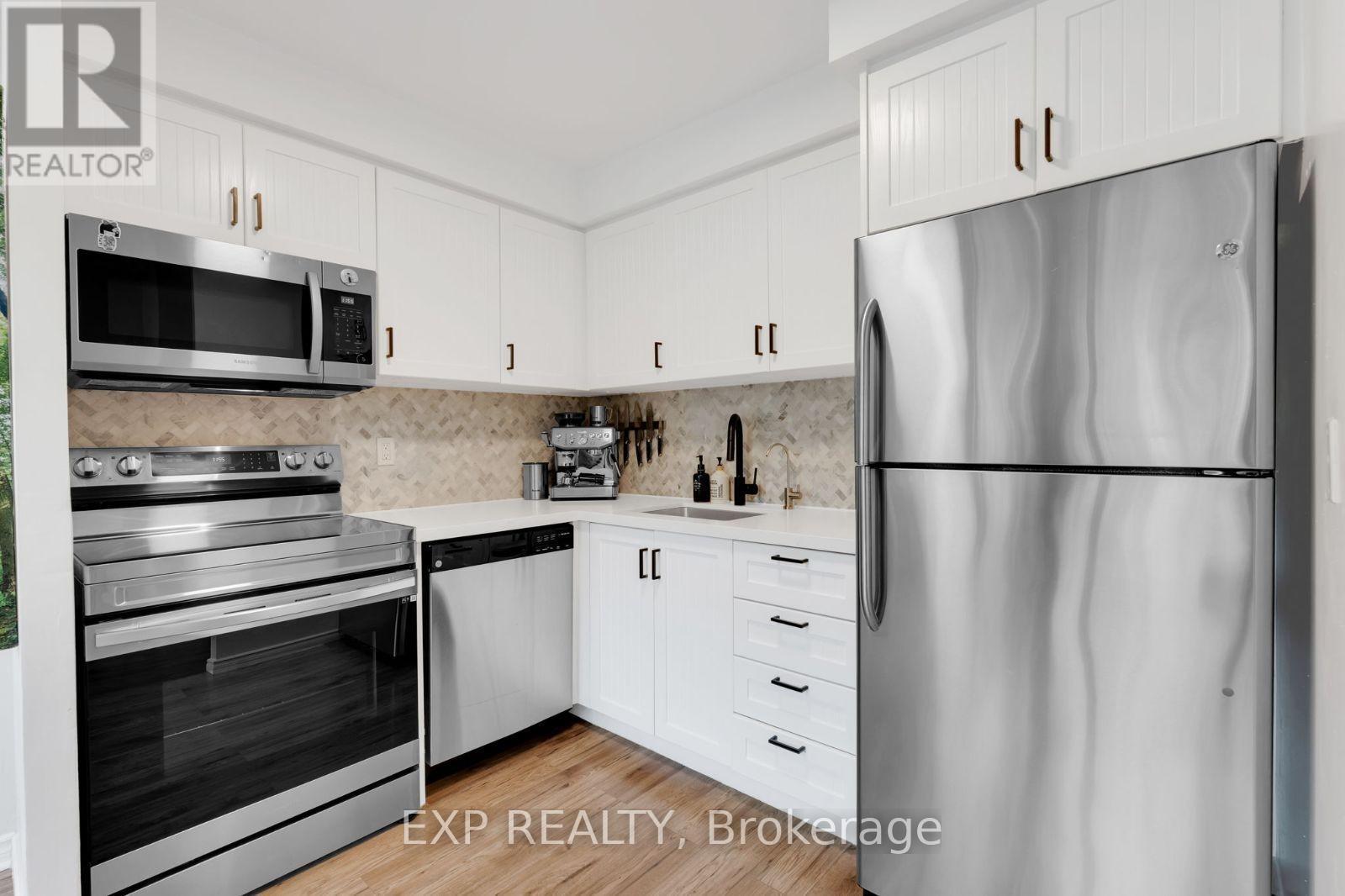 305 - 2269 Lake Shore Boulevard W, Toronto (Mimico), Ontario  M8V 3X6 - Photo 6 - W12443251