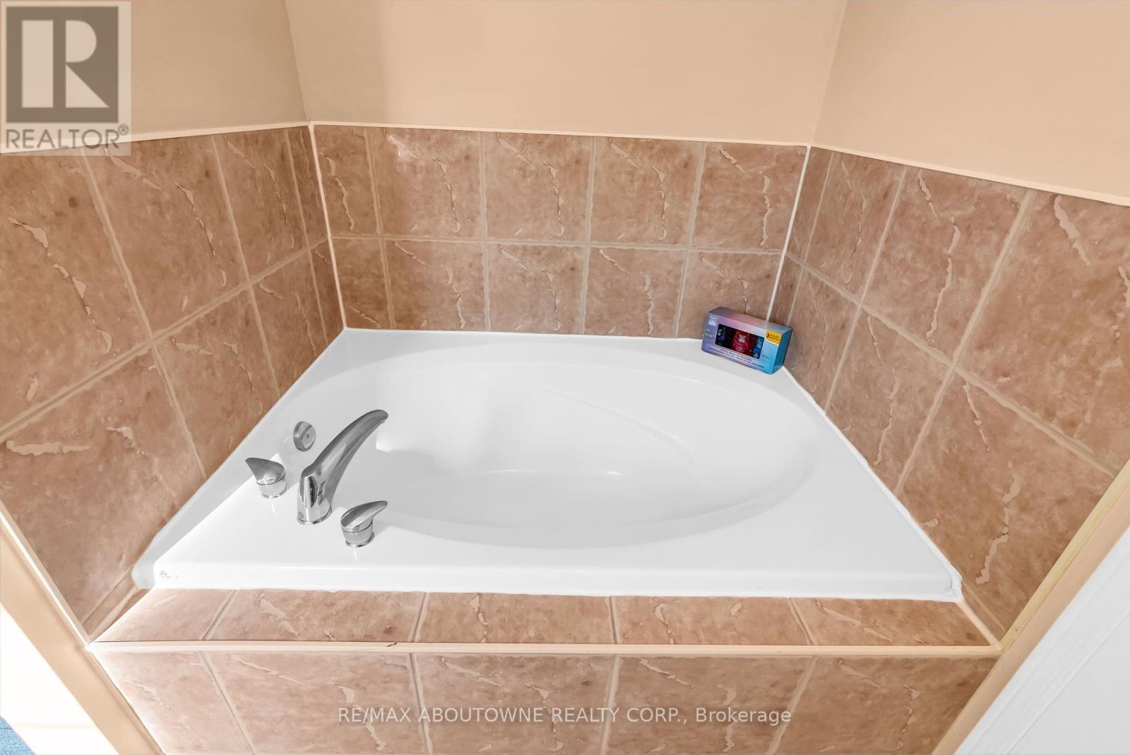 7 Rockrose Drive, Brampton (Sandringham-Wellington), Ontario  L6R 2Z6 - Photo 26 - W12443257