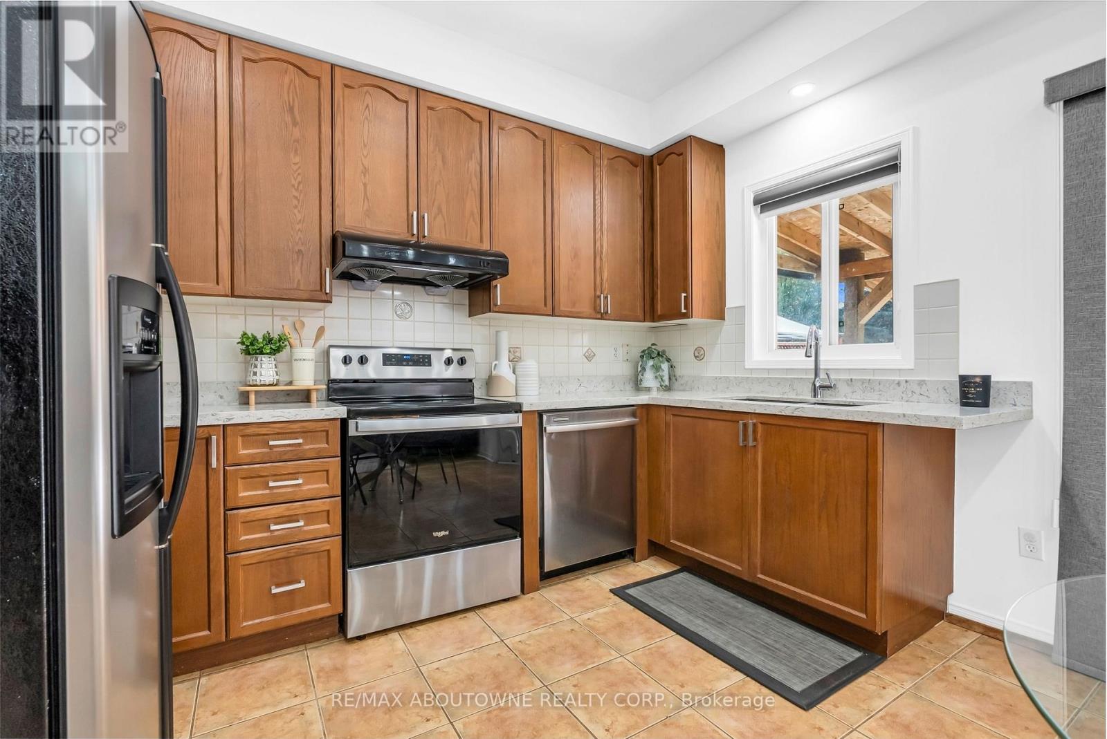7 Rockrose Drive, Brampton (Sandringham-Wellington), Ontario  L6R 2Z6 - Photo 8 - W12443257
