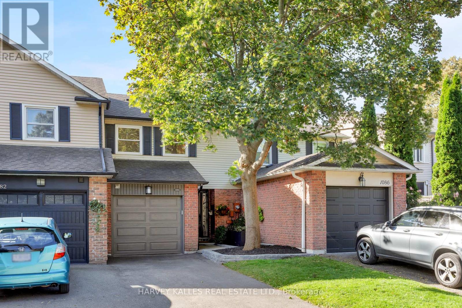 1084 Bordeaux Court, Mississauga, Ontario  L5H 4B4 - Photo 2 - W12443263