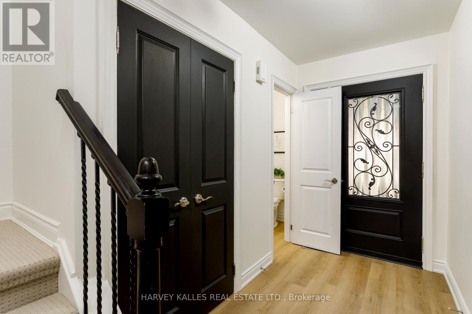 1084 Bordeaux Court, Mississauga, Ontario  L5H 4B4 - Photo 26 - W12443263